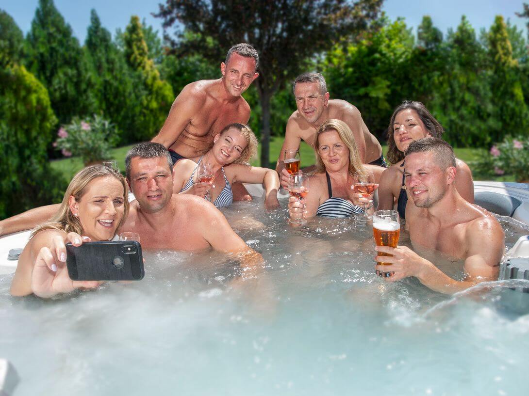 jakuzzi-vasarlas-ferohelyek-6-szemelyes-jakuzzi